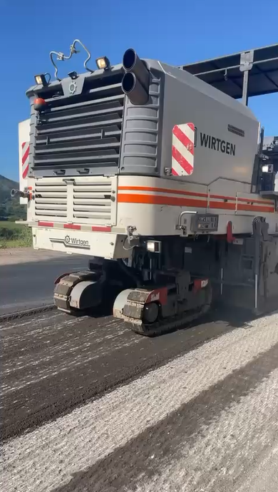 Fresadora de asfalto marca Wirtgen